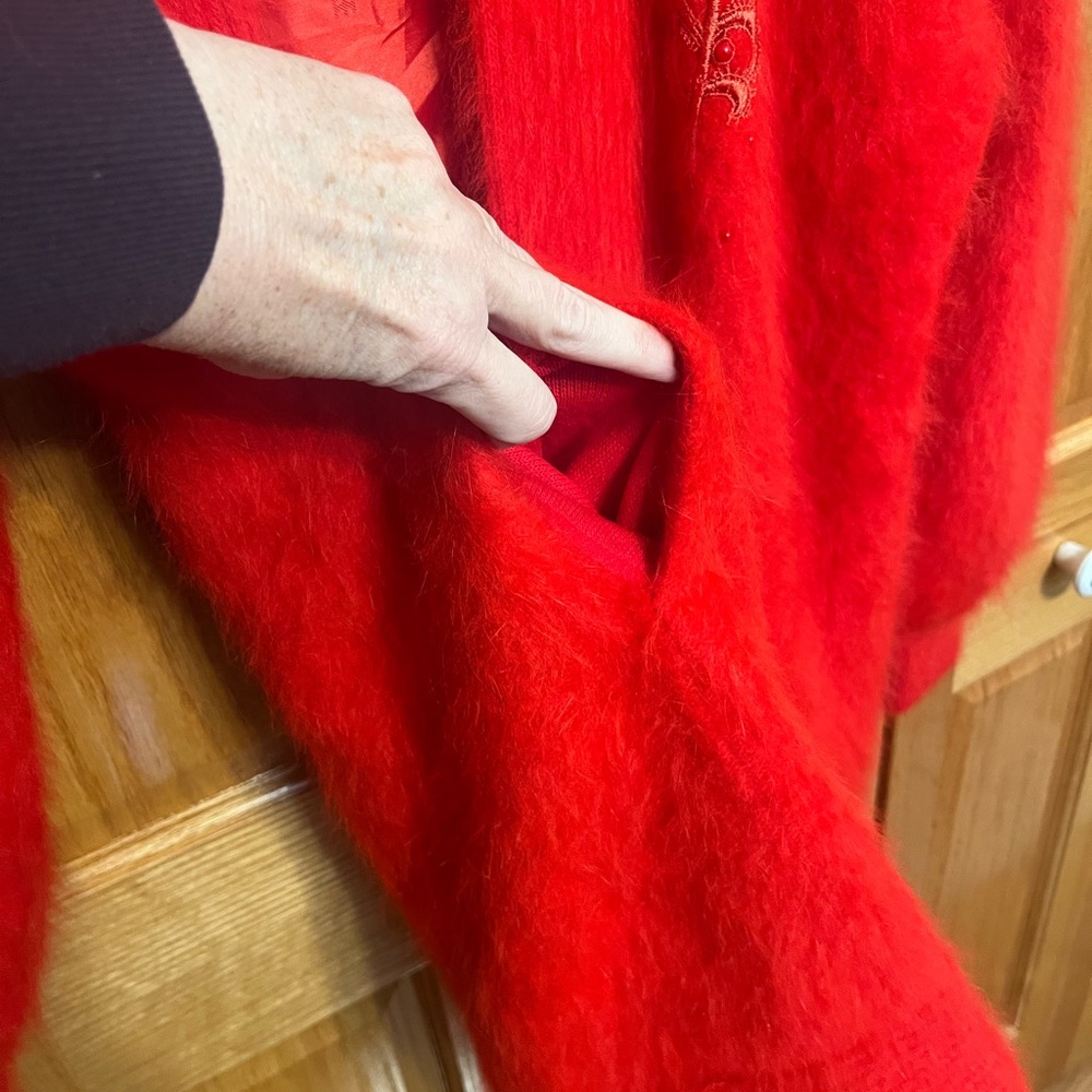 Vintage red angora cardigan. Lee Sands brand. Fully lined. Fits like a l… - Picture 4 of 14